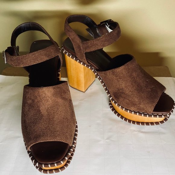 Womens' Clog Heel Pumps - Picture 2 of 8